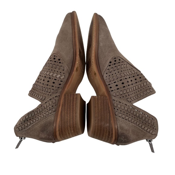 Vince Camuto Brown Perforated V-Cut Block Heel Ankle Boots Size 9 1/2 Women’s - Picture 7 of 11